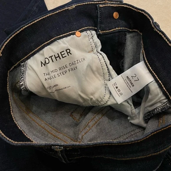 MOTHER The Mid Rise Dazzler Ankle Step Fray Off Limits Size 27